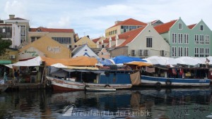 Willemstad Boote am schwimmenden Markt
