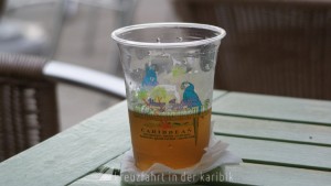 Bier aus dem Plastikbecher kostet ein kleines Vermögen auf Grand Turk